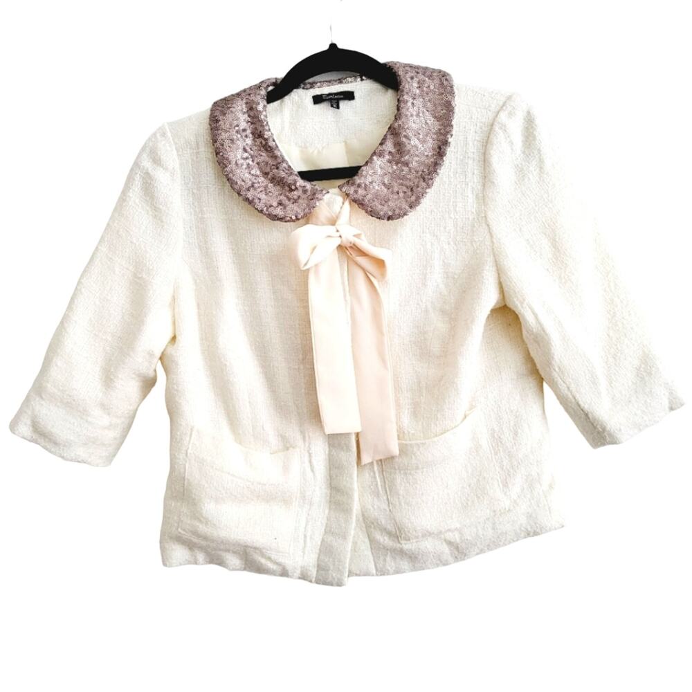 Monteau cream 3/4 sleeves tweed blazer with glittery collar. Fits like size  2-4